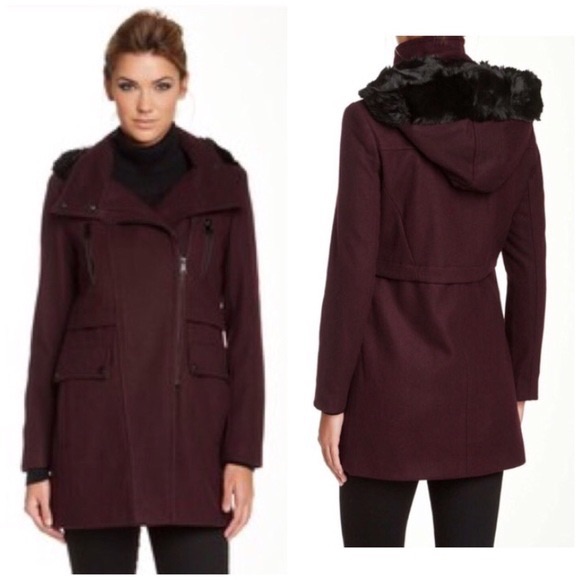 Chic Burgundy Coat With Black Fur And Leather Trim